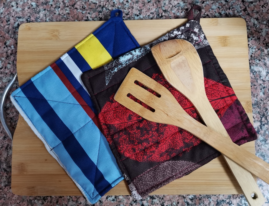 Pre-cut pot holder KIT - Batting + Insul Bright to make 6 well-insulated  pot holders.